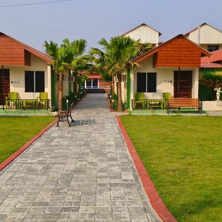 New Mouchak Hotel & Resorts Tajpur Esterno foto