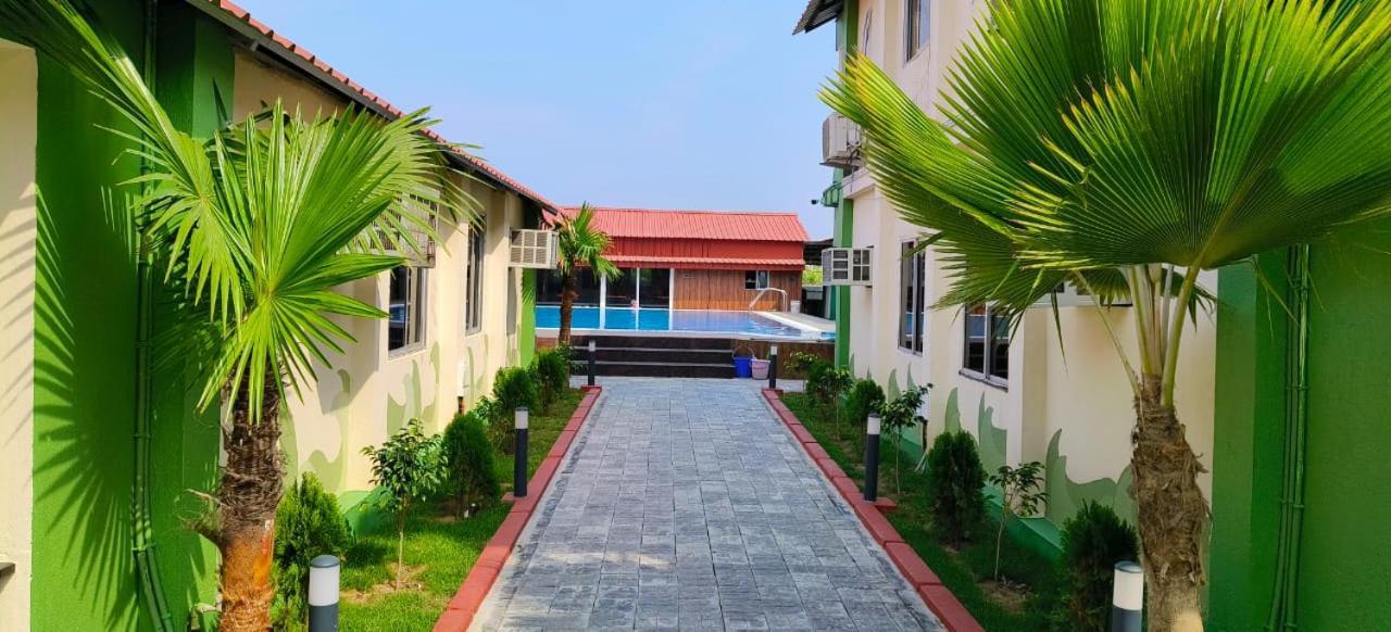 New Mouchak Hotel & Resorts Tajpur Esterno foto
